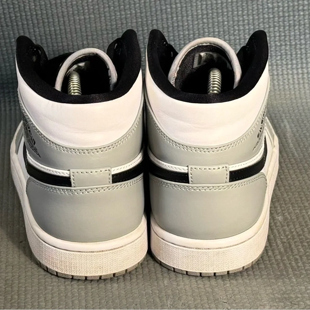 Nike Air Jordan 1 Mid ‘Light Smoke Grey’ Sneakers 554724-092 Men’s Size 7.5 - Picture 7 of 9